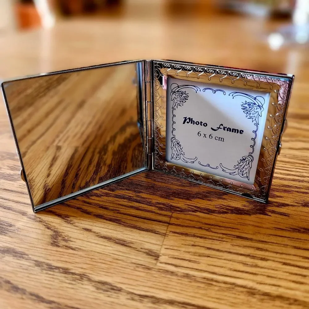 ❌️SOLD❌️BRIGHTON Silver, Leather, And Crystal Photo Frame Compact - Picture 2 of 9